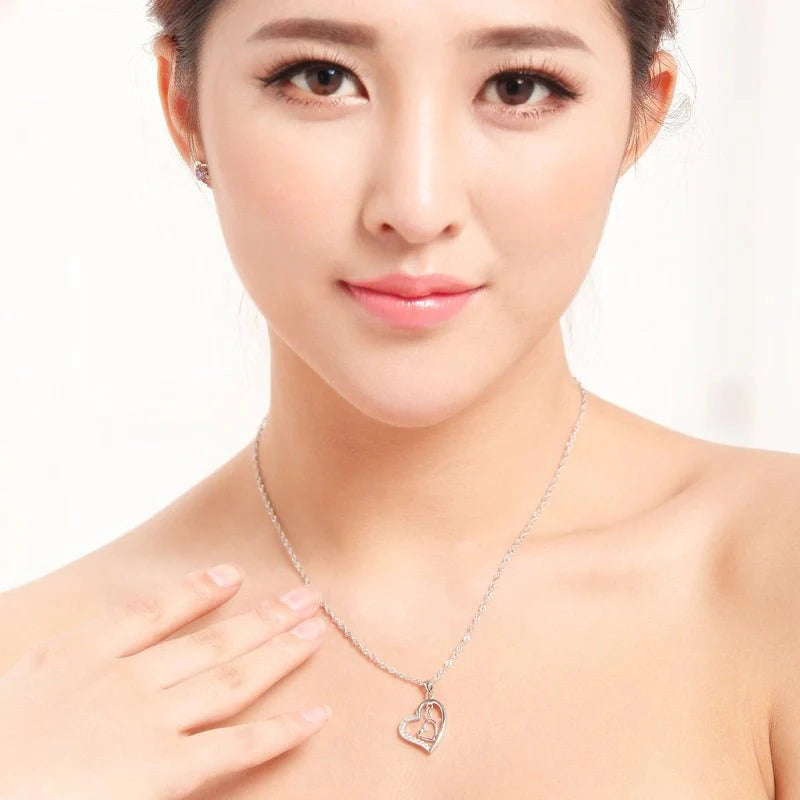 𝐖𝐡𝐚𝐭 𝐈𝐬 𝐀 𝐆𝐨𝐨𝐝 𝐏𝐫𝐞𝐬𝐞𝐧𝐭 𝐅𝐨𝐫 𝐀 𝐆𝐢𝐫𝐥𝐟𝐫𝐢𝐞𝐧𝐝? - 𝕮𝖍𝖎𝖈𝖚𝖙𝖊