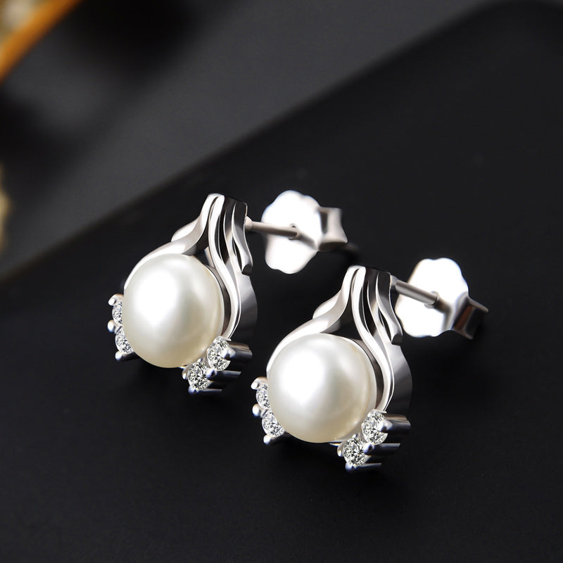 Wearing pearl earrings meaning