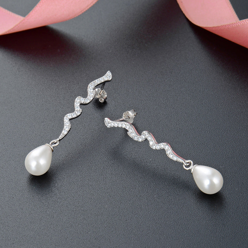 Dainty pearl earrings