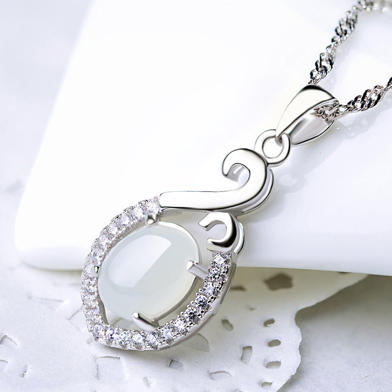 Sparkling pendant necklace