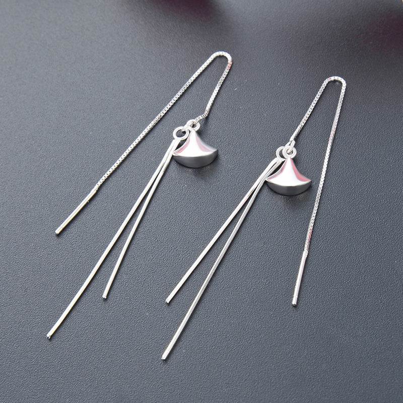 Elegant thread earrings