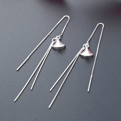 Elegant thread earrings