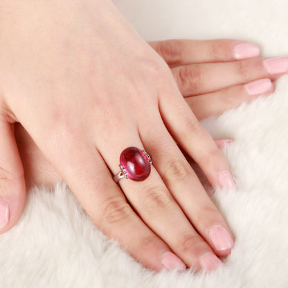 Gittering engagement ring