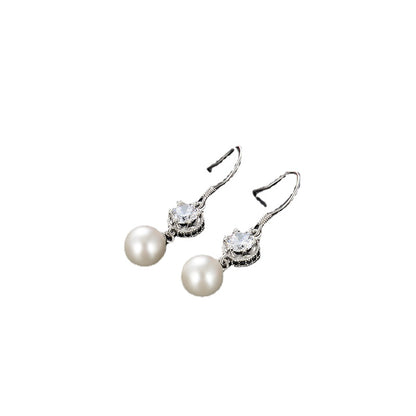 Hook earrings with pearls