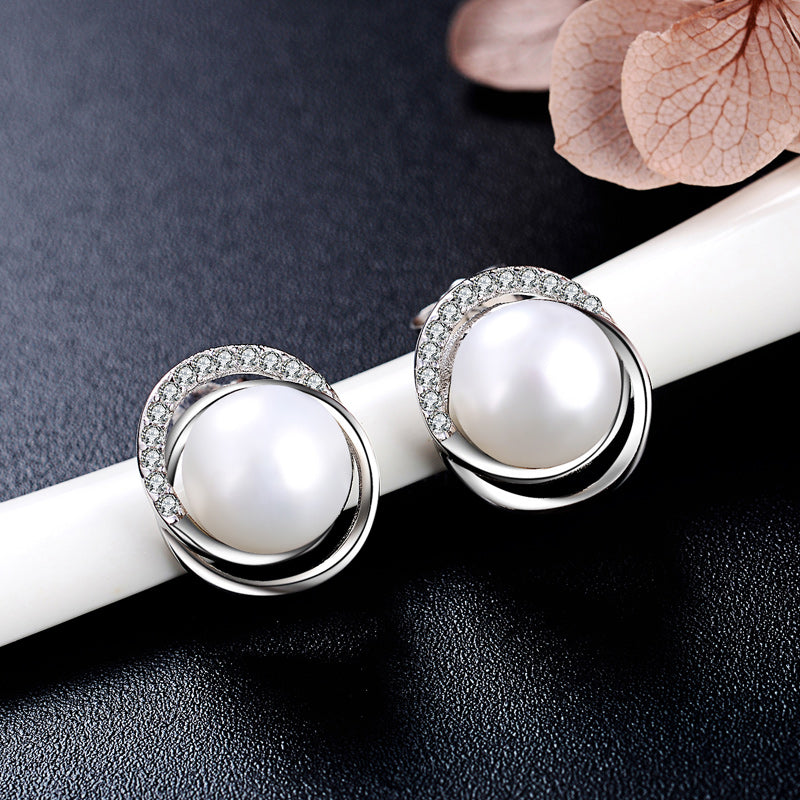 Delicate pearl cluster stud earrings