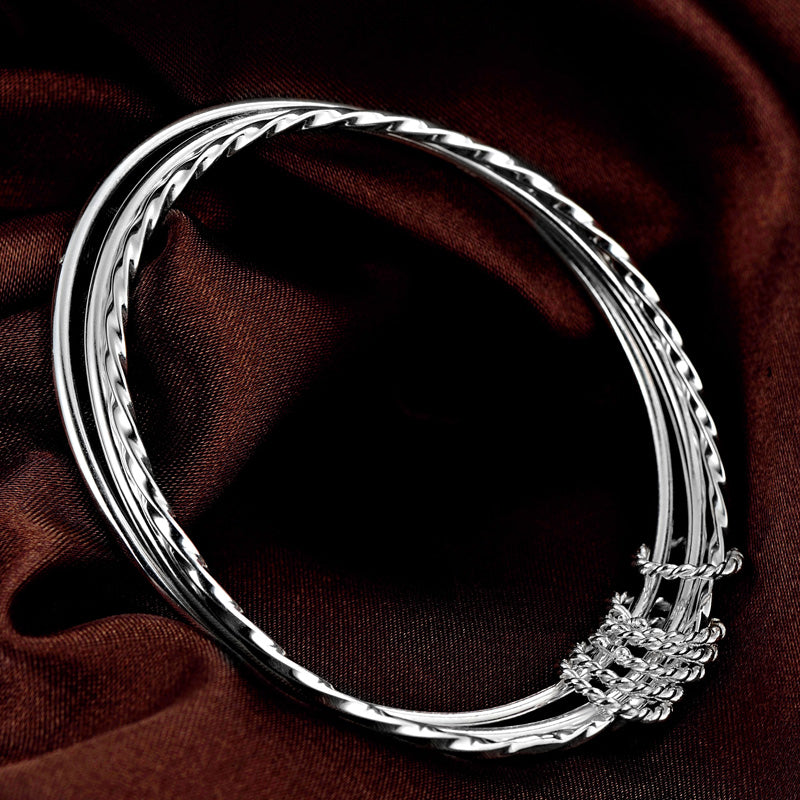 Fashionable silver bracelet