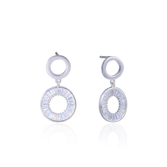 Latest fashion trends in earrings