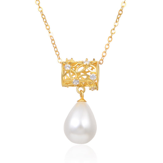 Delicate pearl necklace gold plated