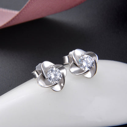 Delicate design stud earrings