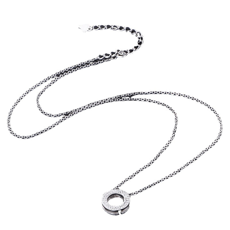 Is a necklace a good gift for girlfriend