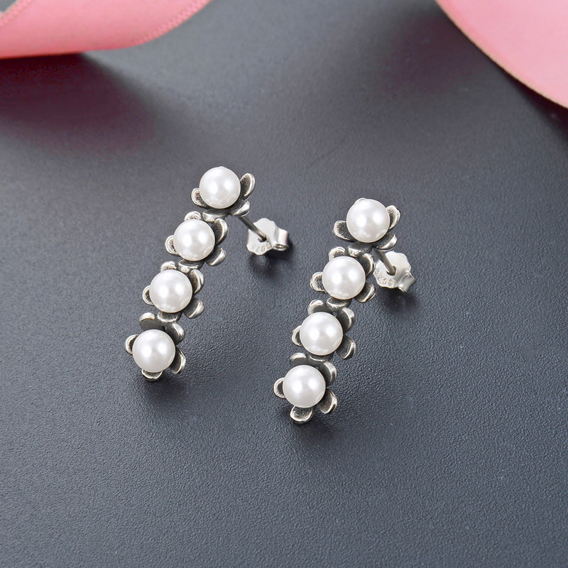 Subtle stud peral earrings