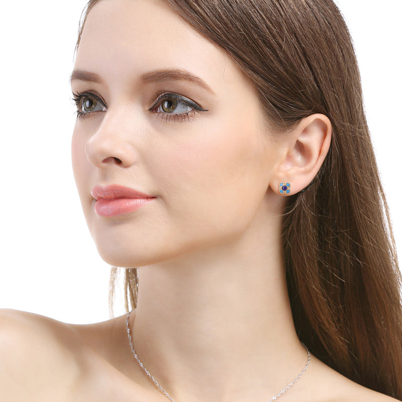 Latest fashion trends in earrings