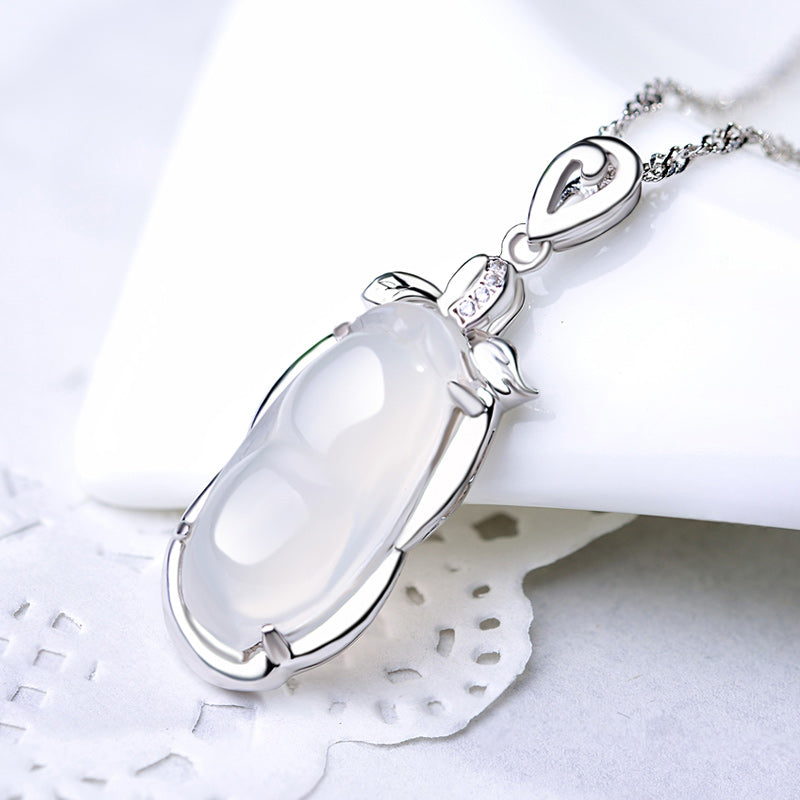 Glittering silver pendant jewelry