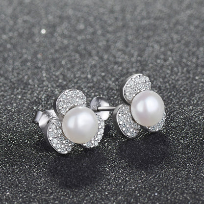 Sensitive pearl earrings