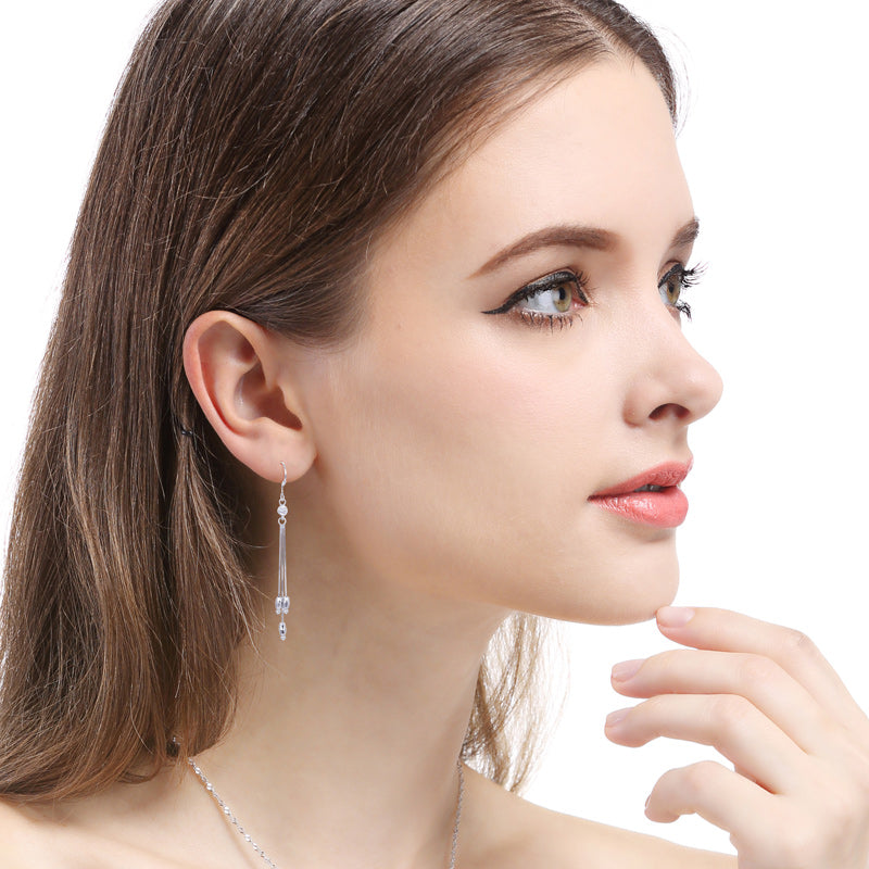 Are dangle earrings in style
