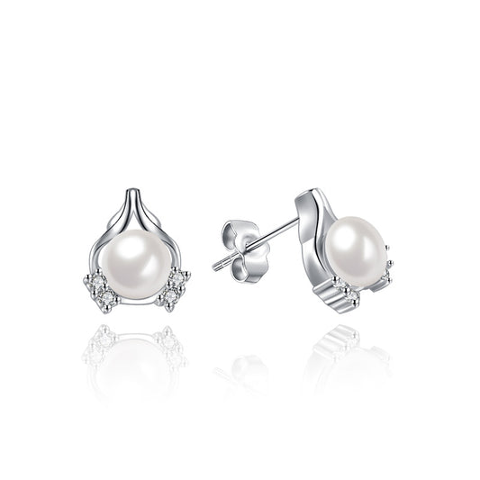 Wearing pearl earrings meaning