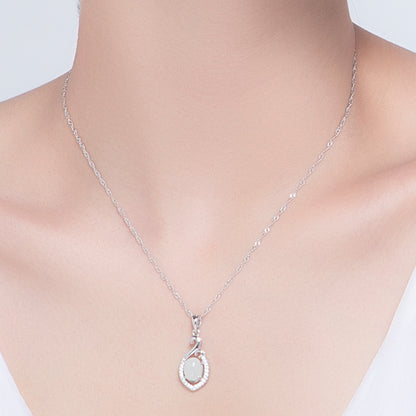 Sparkling pendant necklace