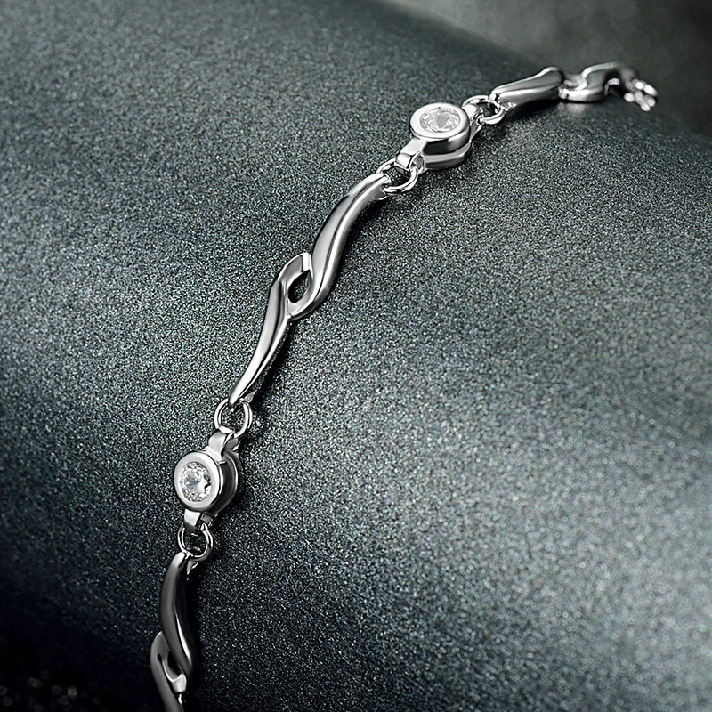Simple curve bracelet design