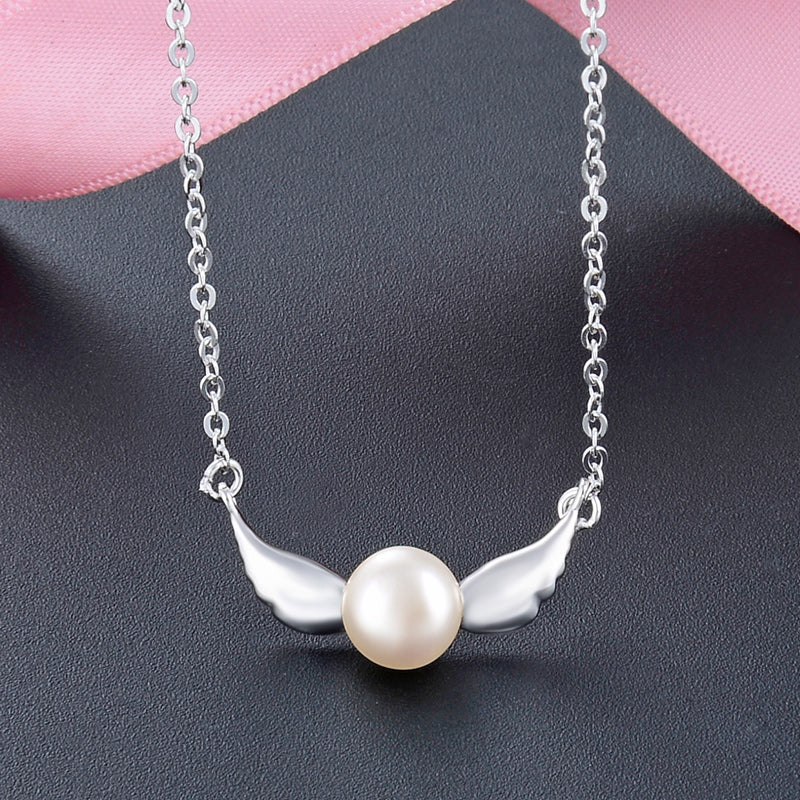 Trendy pearl necklace