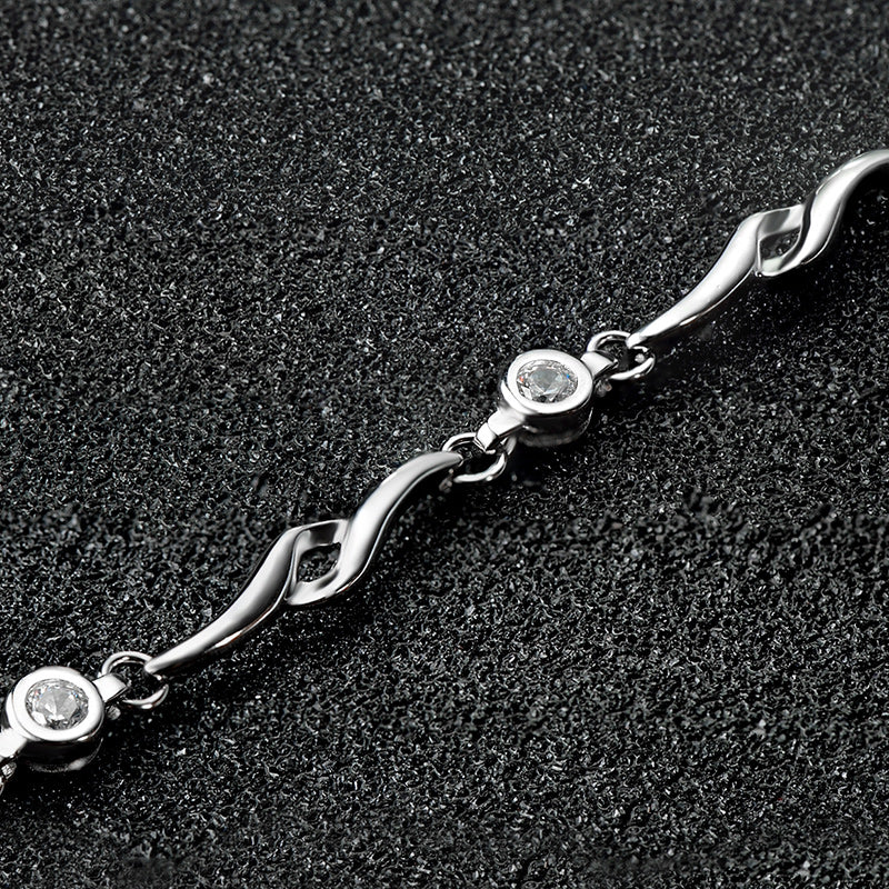 Simple curve bracelet design