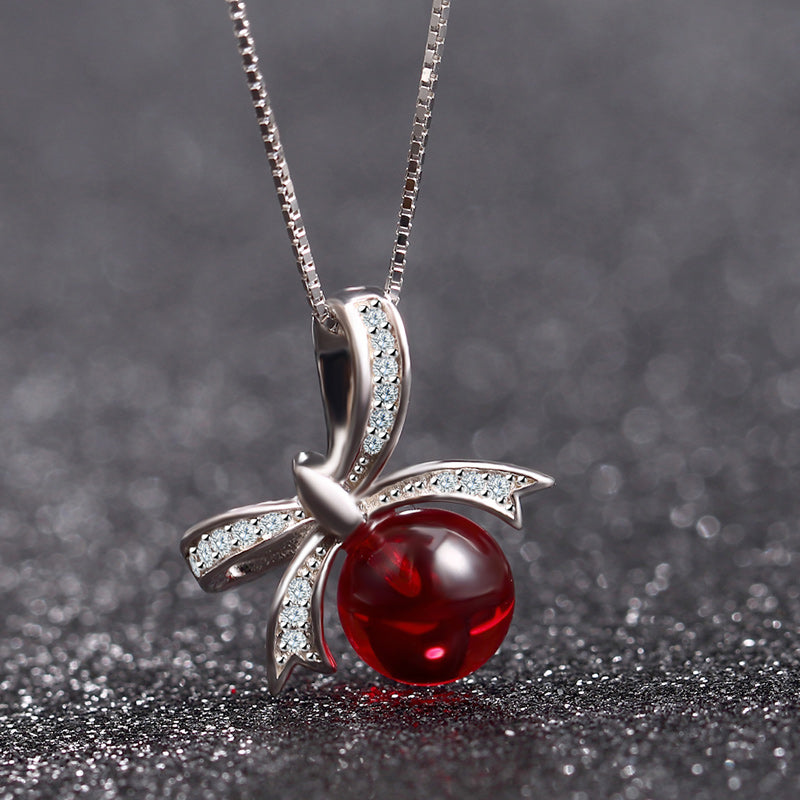 Elegant pendant necklace