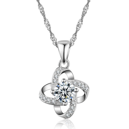 Delicate silver necklace with diamond