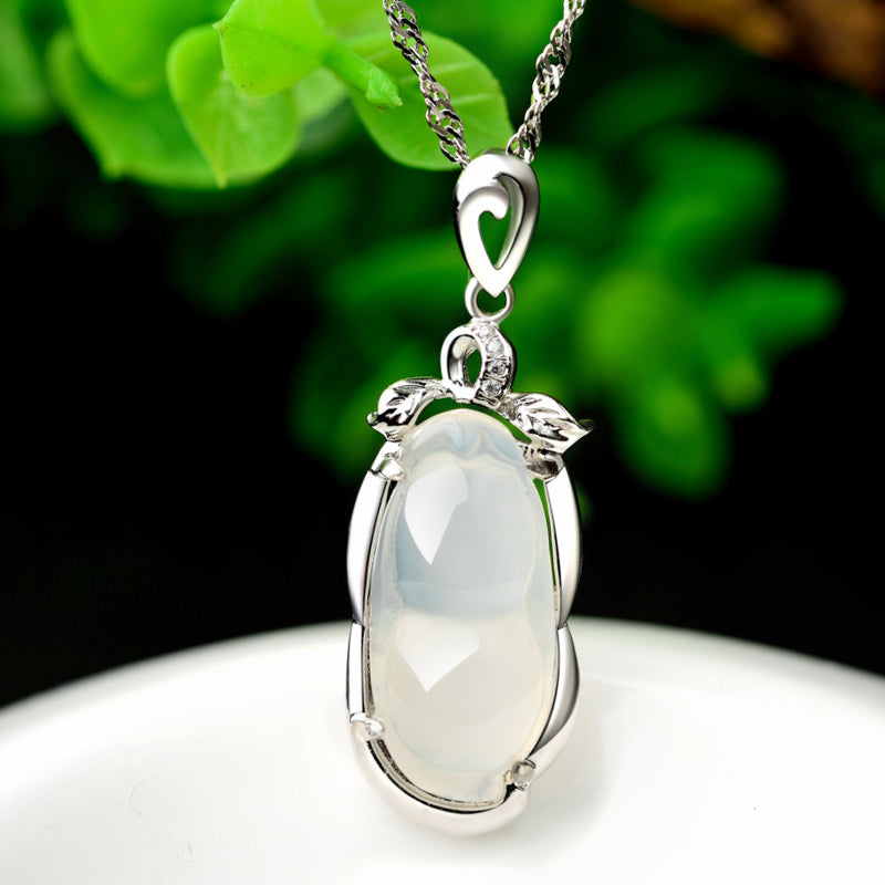 Glittering silver pendant jewelry