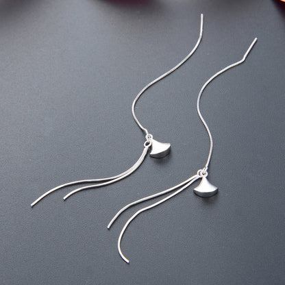 Elegant thread earrings