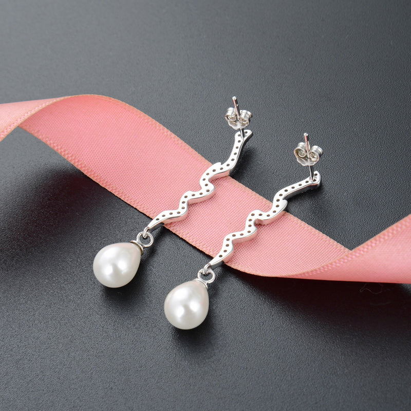 Dainty pearl earrings