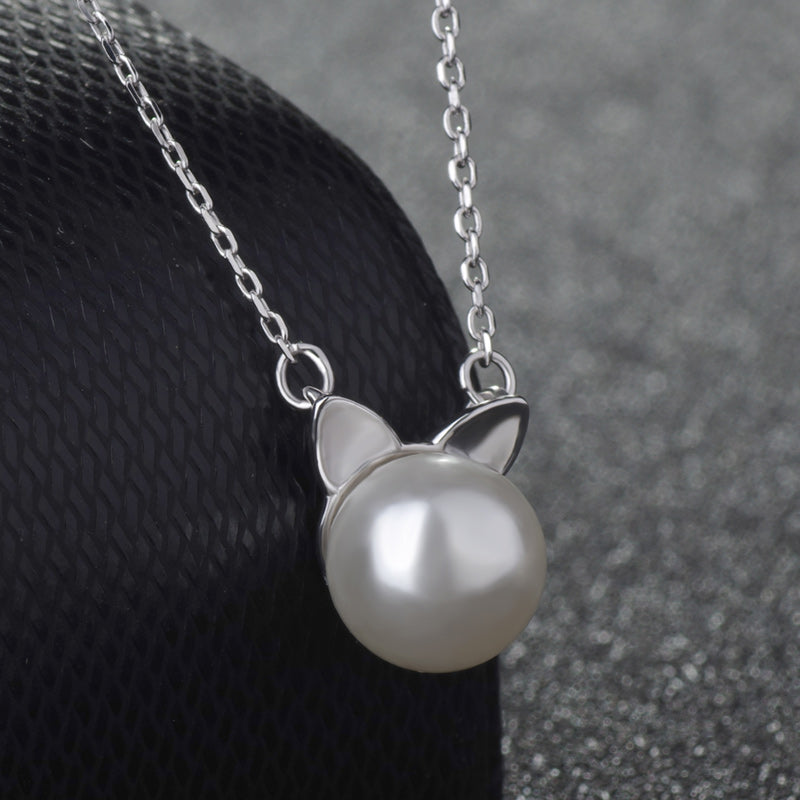 Delicate pearl pendant necklace