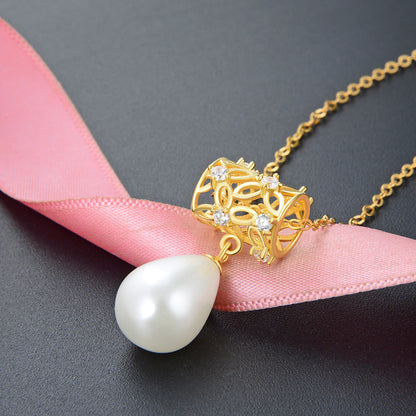 Delicate pearl necklace gold plated