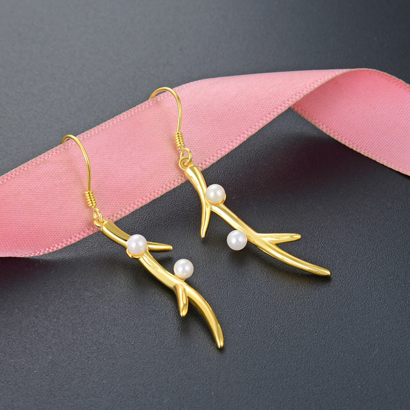 Simple gold earrings for daily use