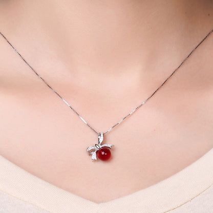 Elegant pendant necklace