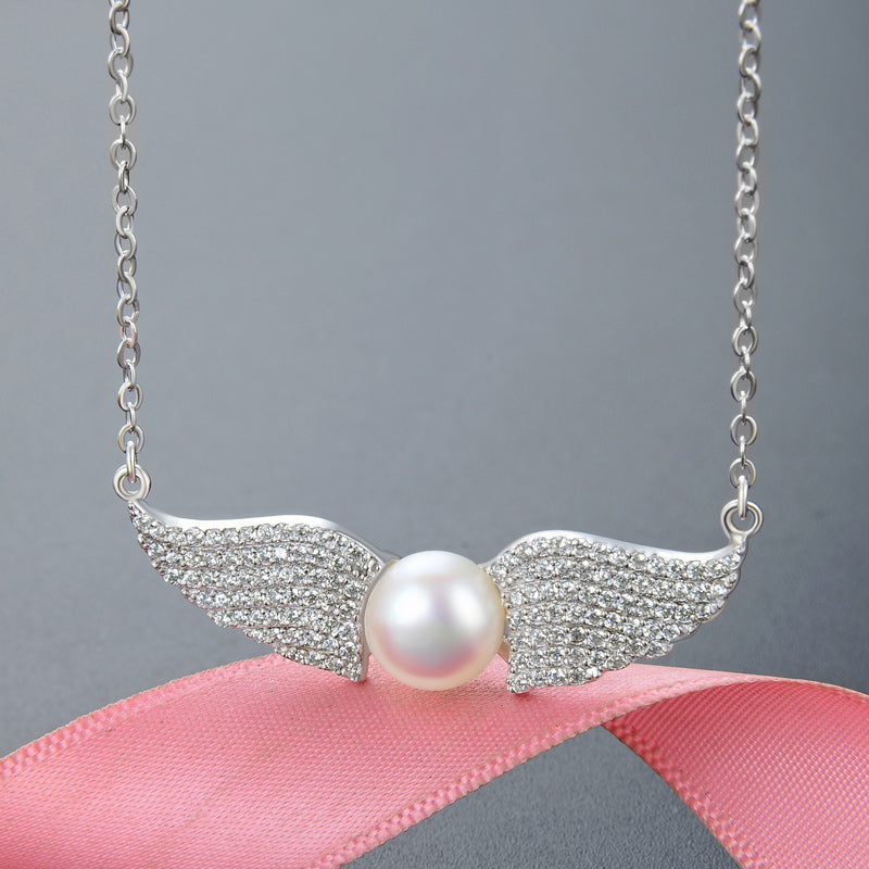 Dainty pearl pendant necklace