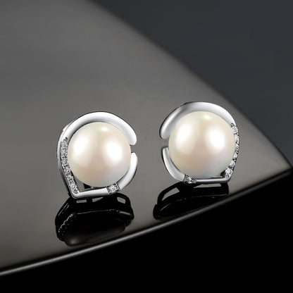 Classy pearl earrings