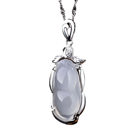 Glittering silver pendant jewelry