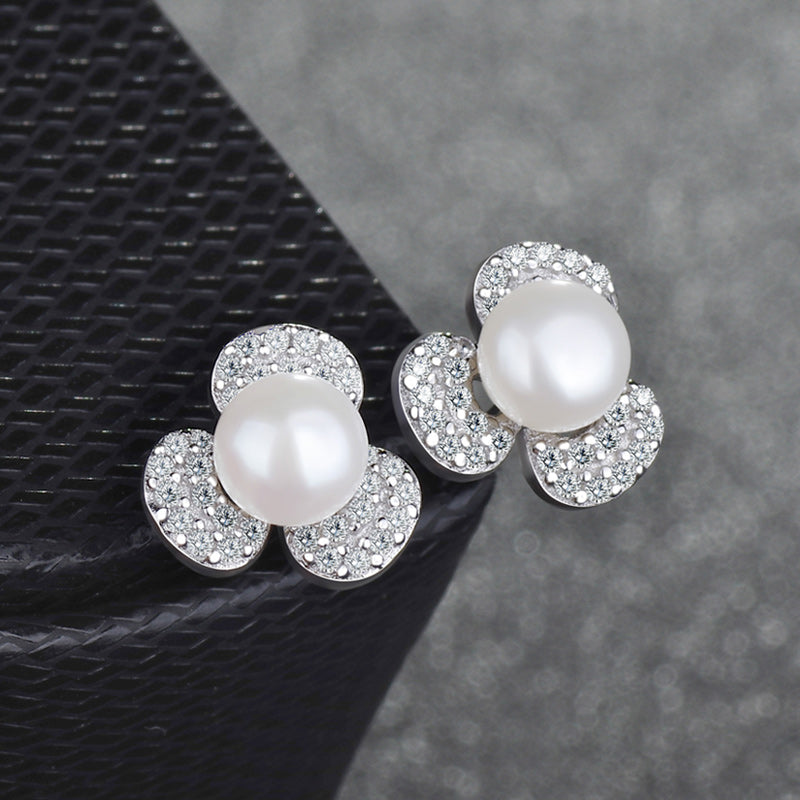 Sensitive pearl earrings