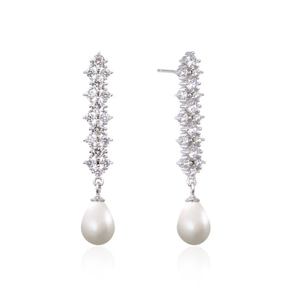 Subtle stud pearl earrings