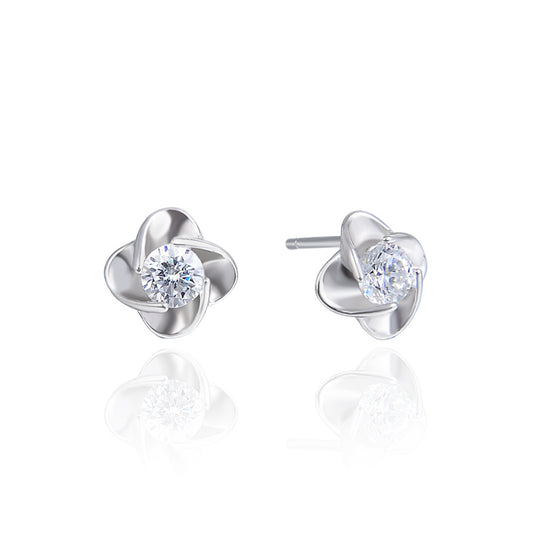 Delicate design stud earrings