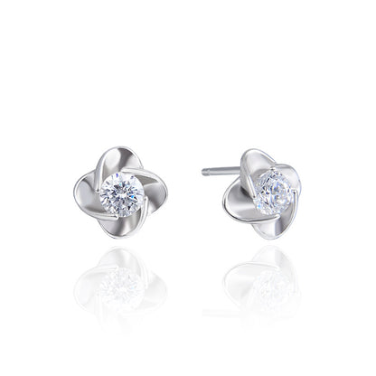 Delicate design stud earrings