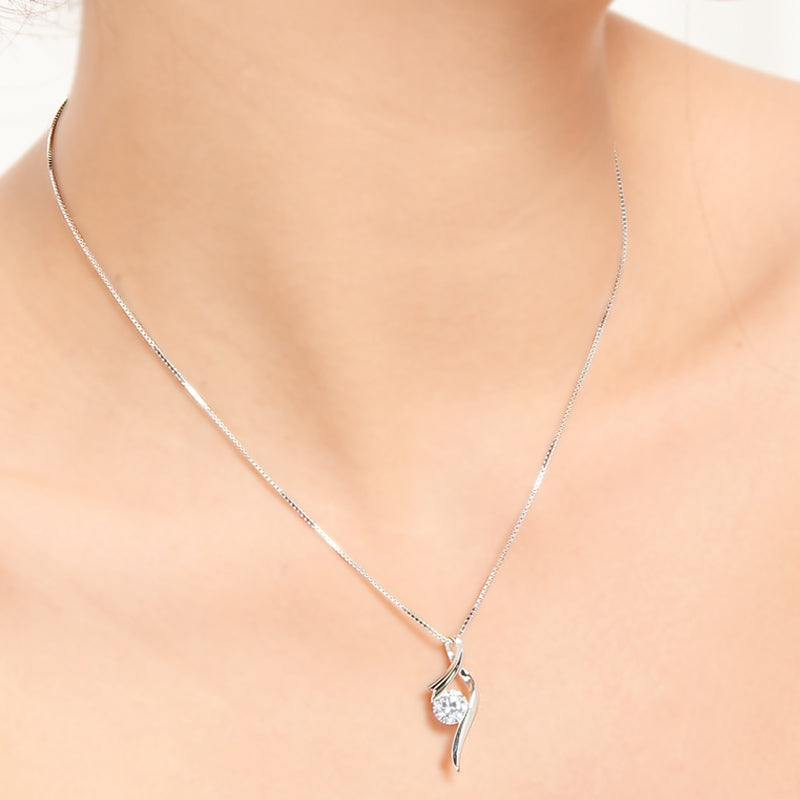 Simple silver necklace design