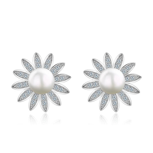 Exquisite pearl stud earrings
