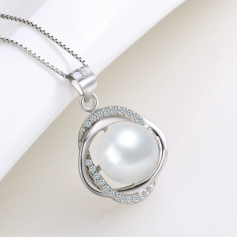 Dainty pearl necklace silver