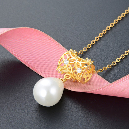 Delicate pearl necklace gold plated