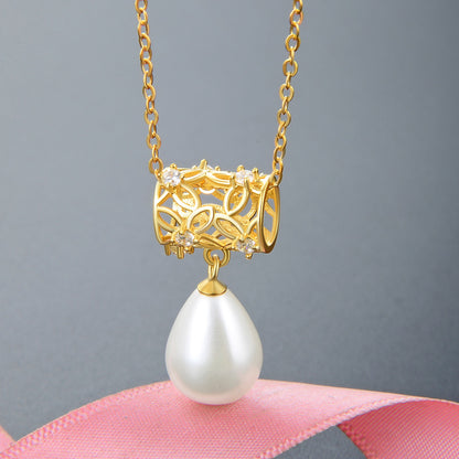 Delicate pearl necklace gold plated