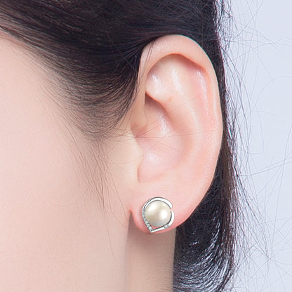 Classy pearl earrings