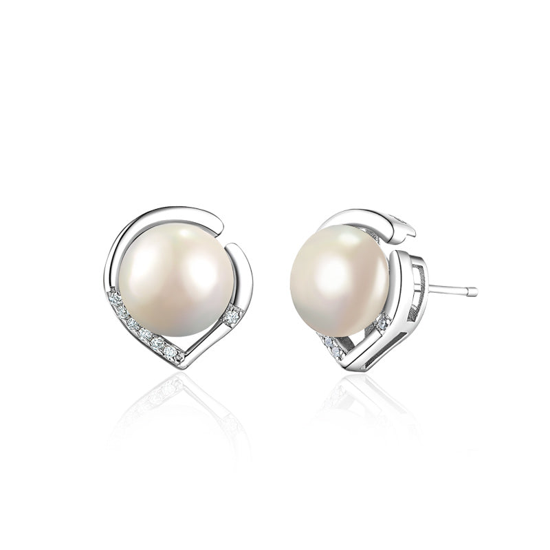 Classy pearl earrings